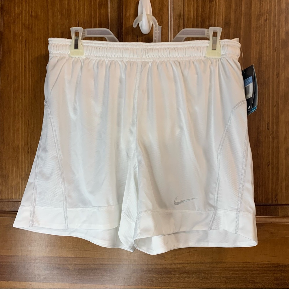NWT NIKE women’s medium athletic shorts with inner liner